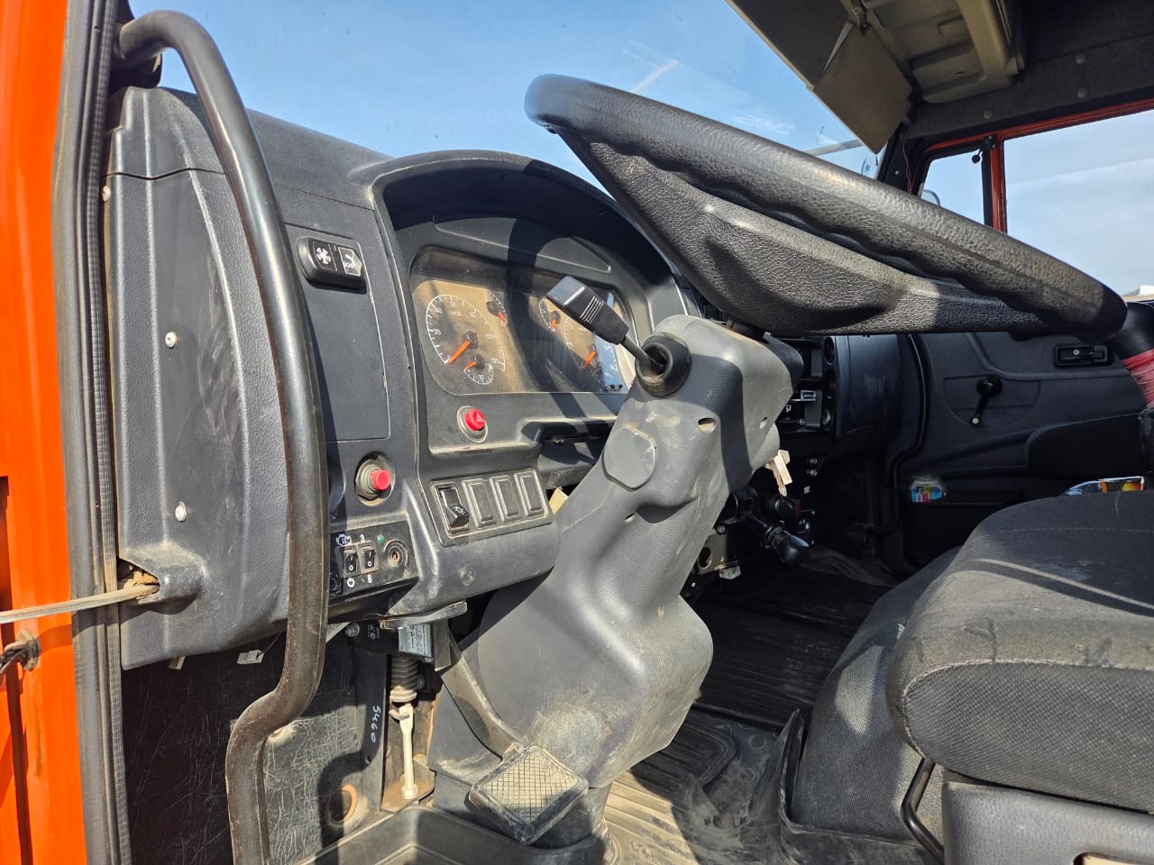 Кран центр "КАМАЗ" 6590* на шасси КамАЗ 65115 6x4 Бортовой с КМУ 2022 г. - фото 13