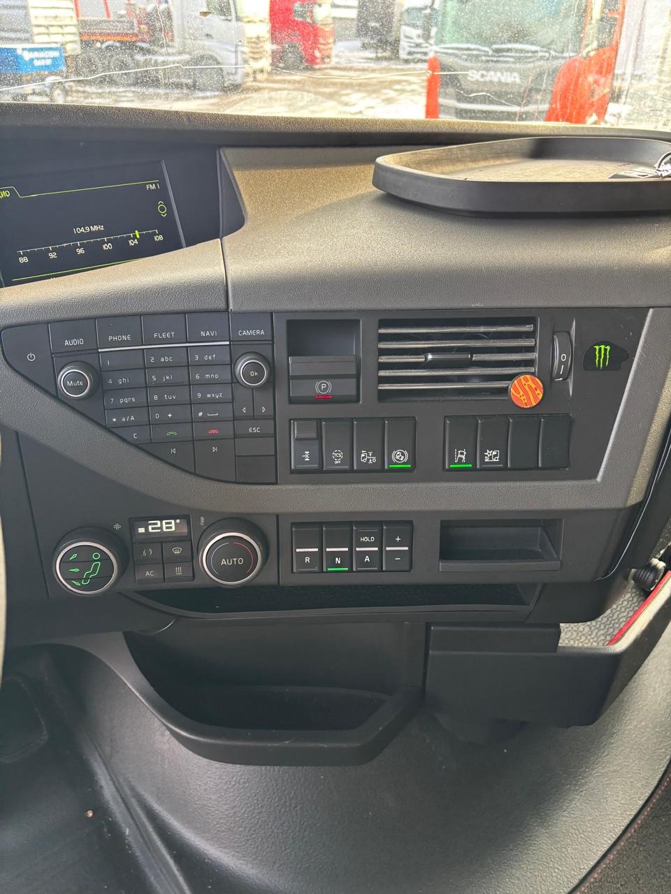 Volvo FH 4x2 Седельный тягач 2021 г. - фото 10