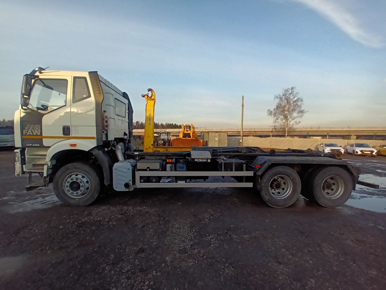 FAW J6 6x4 Мультилифт 2023 г. - фото 2