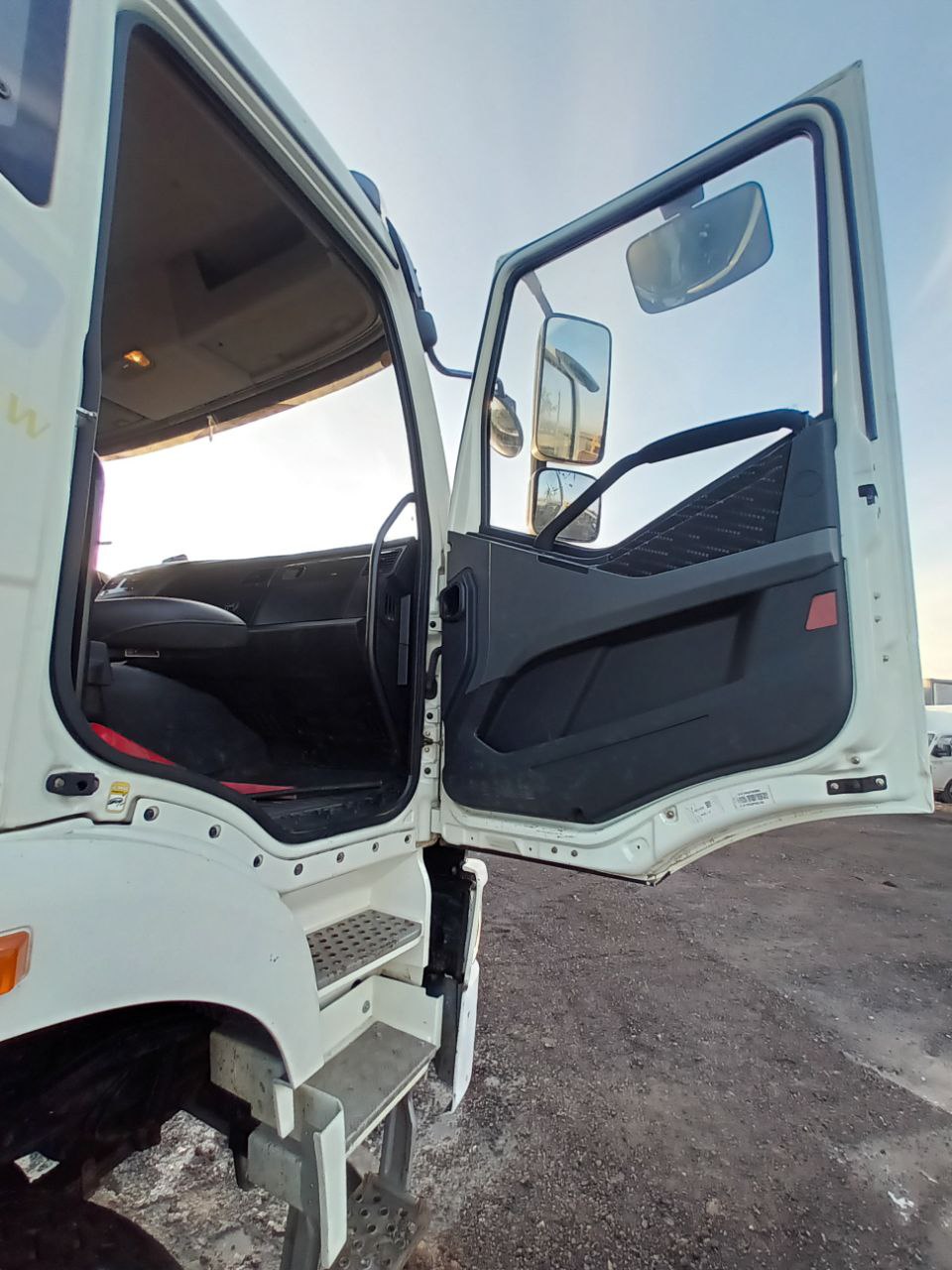 FAW J6 6x4 Мультилифт 2023 г. - фото 7