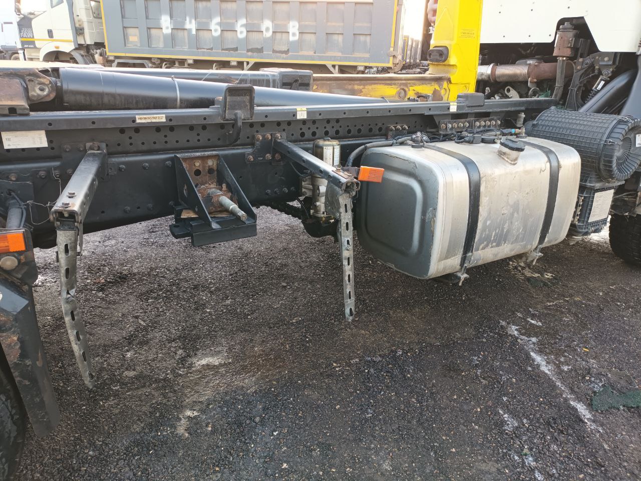 FAW J6 6x4 Мультилифт 2023 г. - фото 19