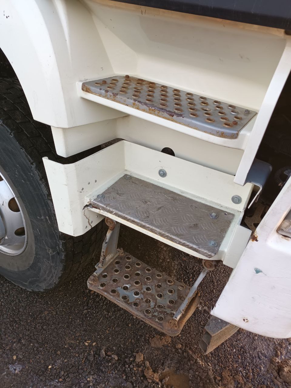 FAW J6 6x4 Мультилифт 2023 г. - фото 20