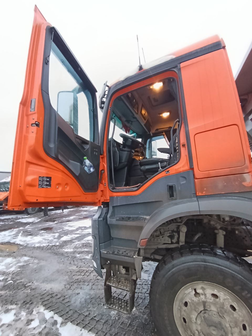 Mercedes-Benz Arocs 8x8 Самосвал 2021 г. - фото 9