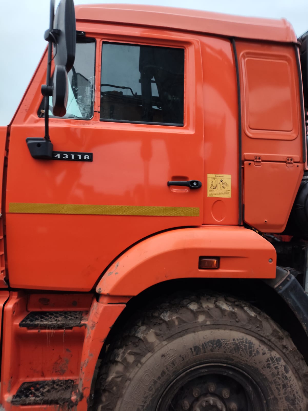 КамАЗ 43118 6x6 Бортовой с КМУ 2022 г. - фото 2