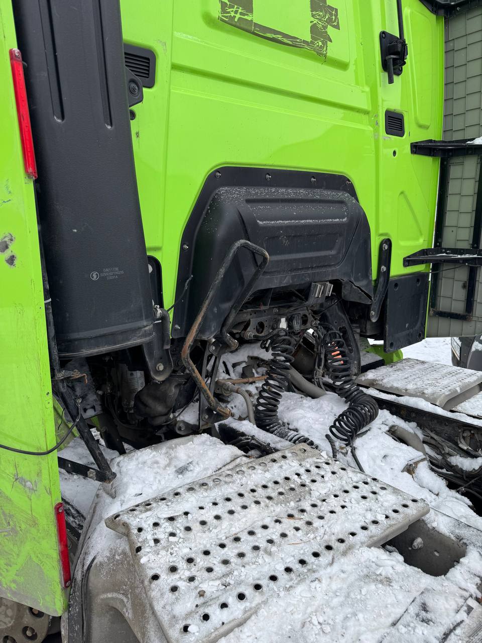 Shacman (Shaanxi) SX* 4x2 Седельный тягач 2023 г. - фото 8