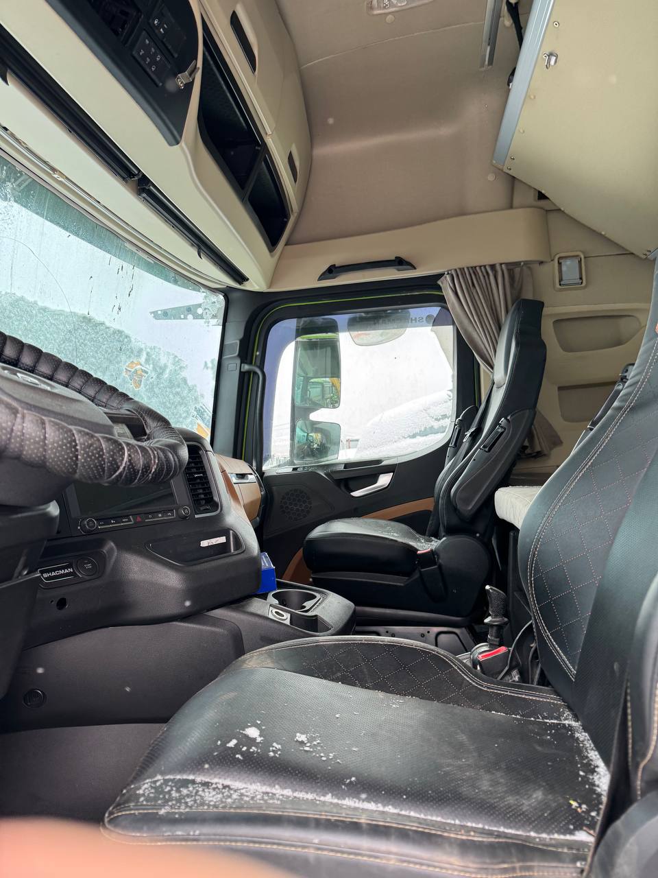 Shacman (Shaanxi) SX* 4x2 Седельный тягач 2023 г. - фото 9