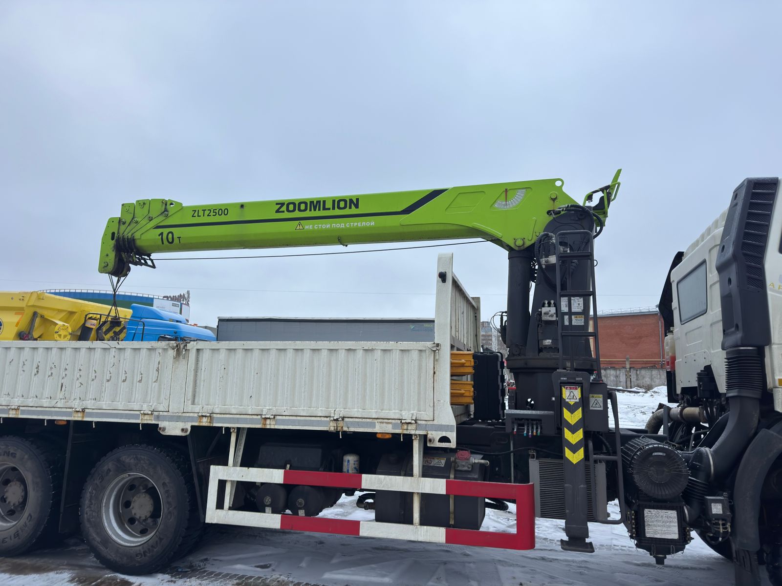 FAW J6 6x4 Бортовой с КМУ 2024 г. - фото 7