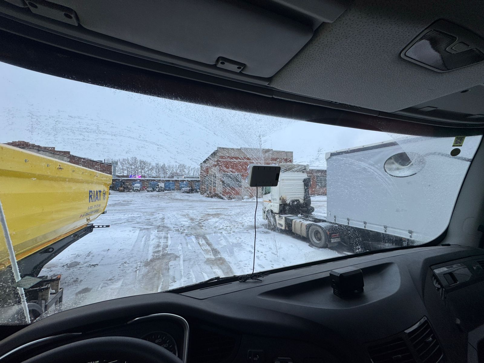 FAW J6 6x4 Бортовой с КМУ 2024 г. - фото 10