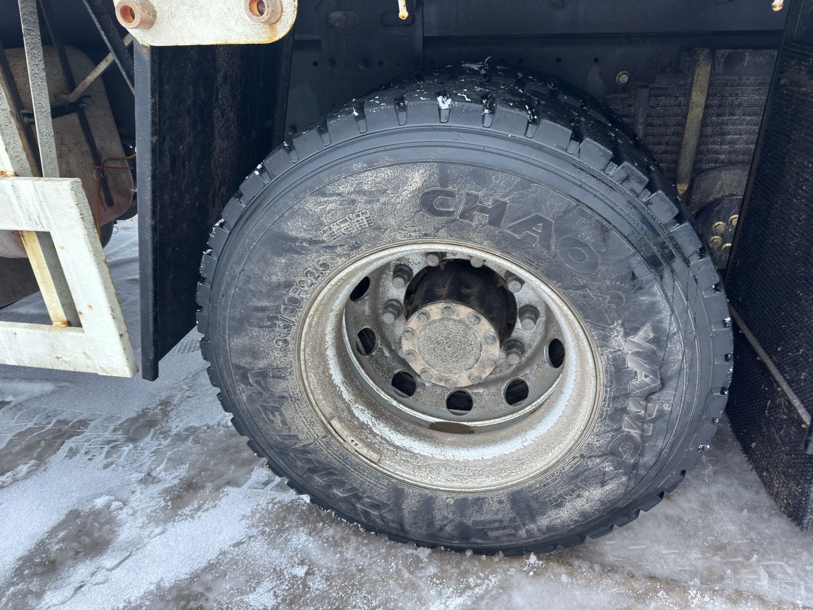 FAW J6 6x4 Бортовой с КМУ 2024 г. - фото 15