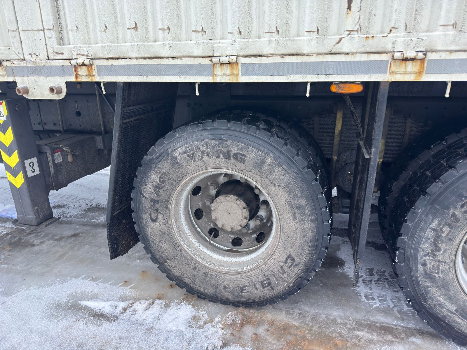 FAW J6 6x4 Бортовой с КМУ 2024 г. - фото 18