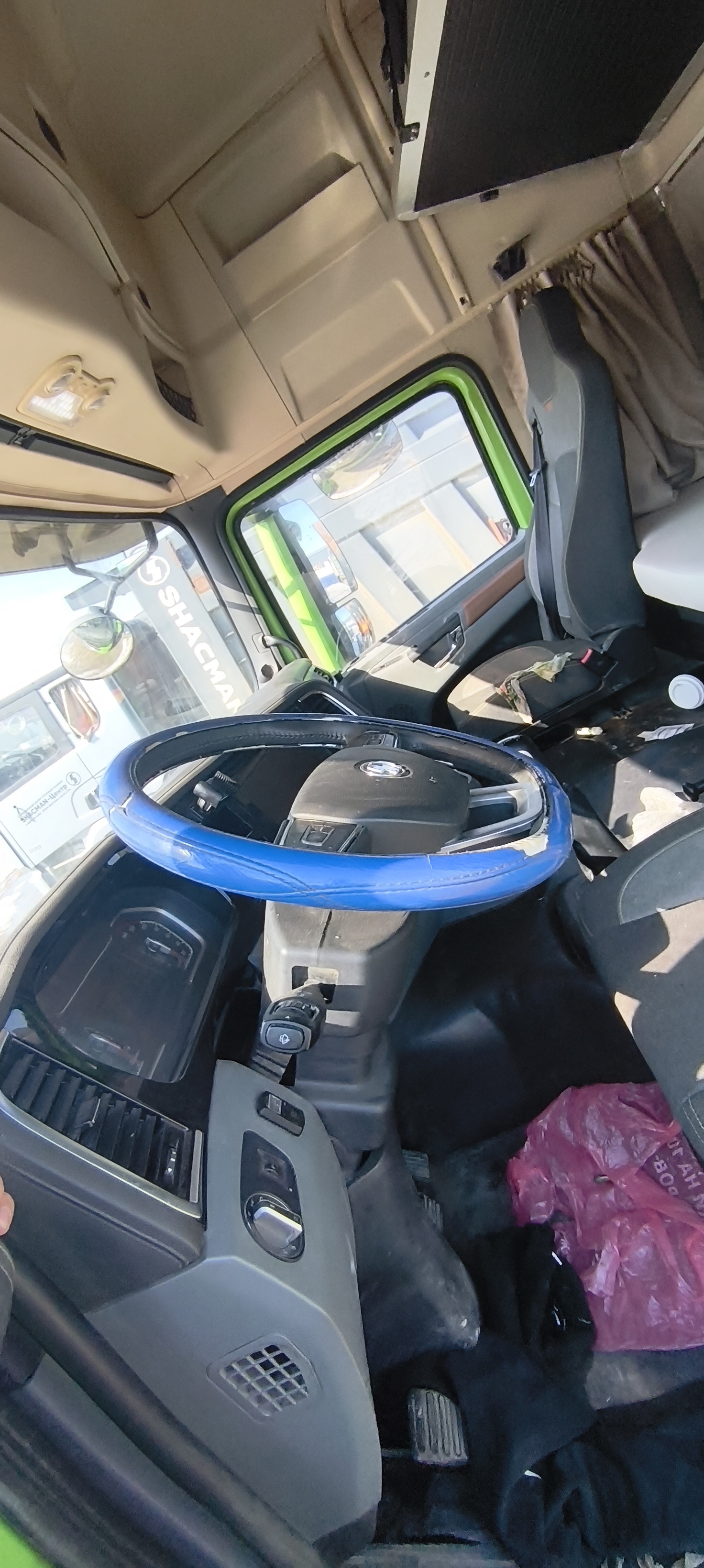 Shacman (Shaanxi) SX* 6x4 Седельный тягач 2023 г. - фото 8