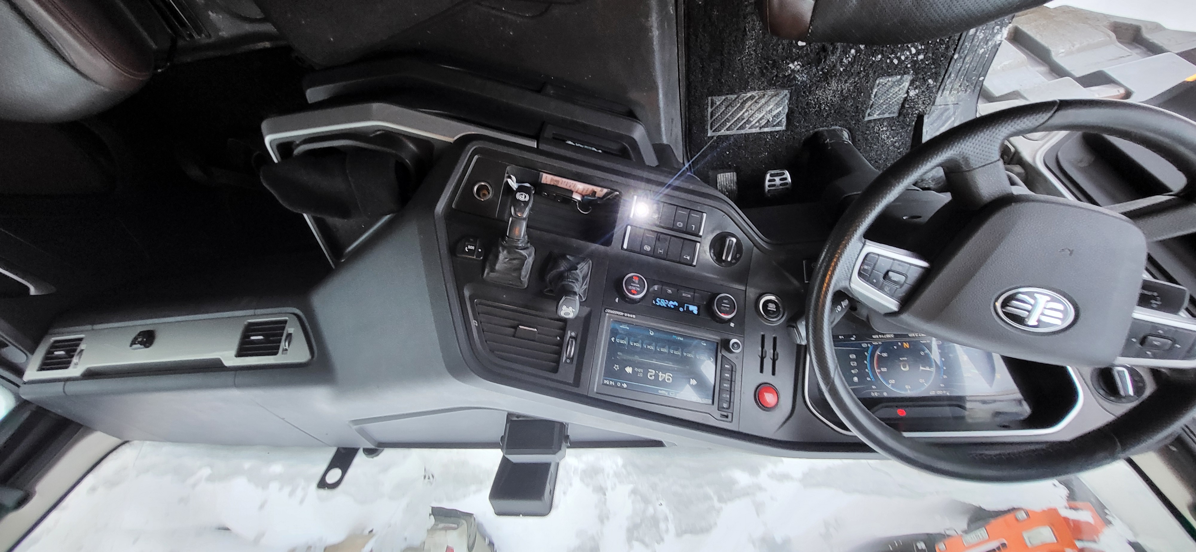 FAW J7 4x2 Седельный тягач 2023 г. - фото 13