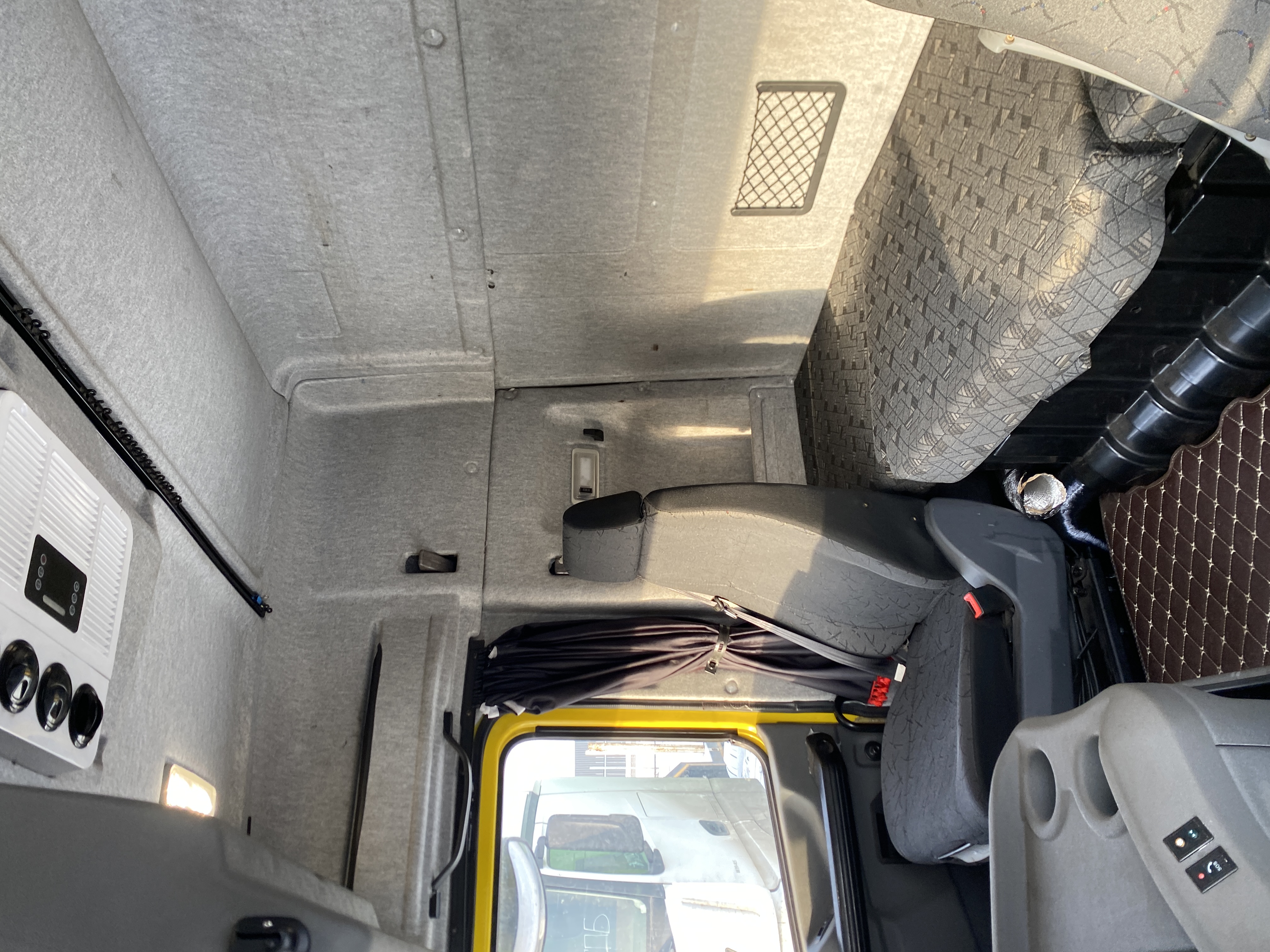 МАЗ 64A028 6x4 Седельный тягач 2023 г. - фото 11