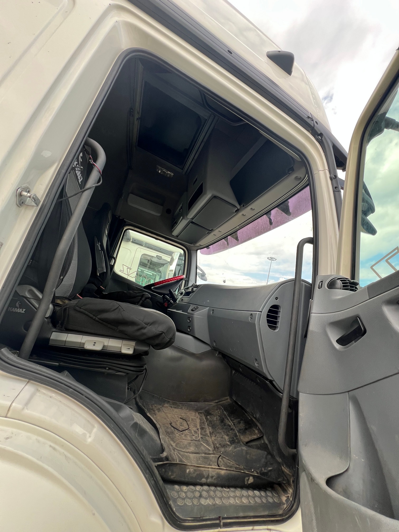 Седельный тягач КАМАЗ 5490-80802-90(5P) (СПГ) 2021 г. - фото 2