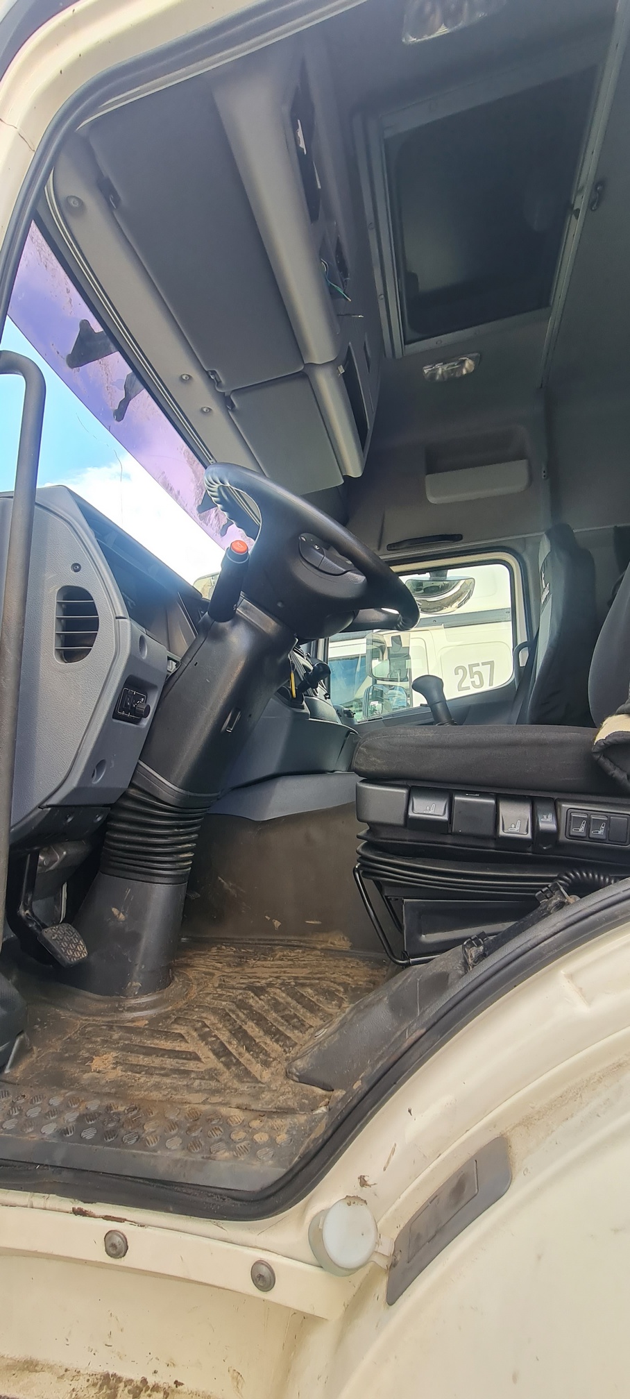 Седельный тягач КАМАЗ 5490-80802-90(5P) (СПГ) 2021 г. - фото 24