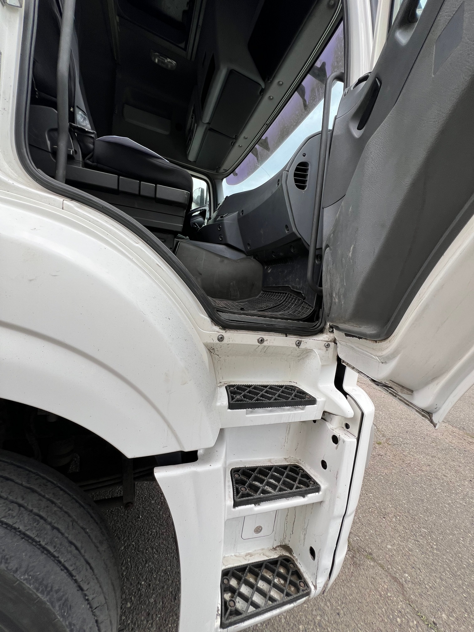 Седельный тягач КАМАЗ 5490-80802-90(5P) (СПГ) 2021 г. - фото 2