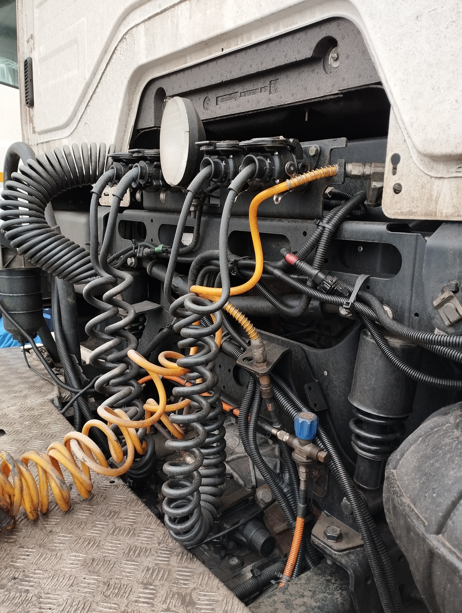 Седельный тягач КАМАЗ 5490-801-DC (газодизель) 2021 г. - фото 18