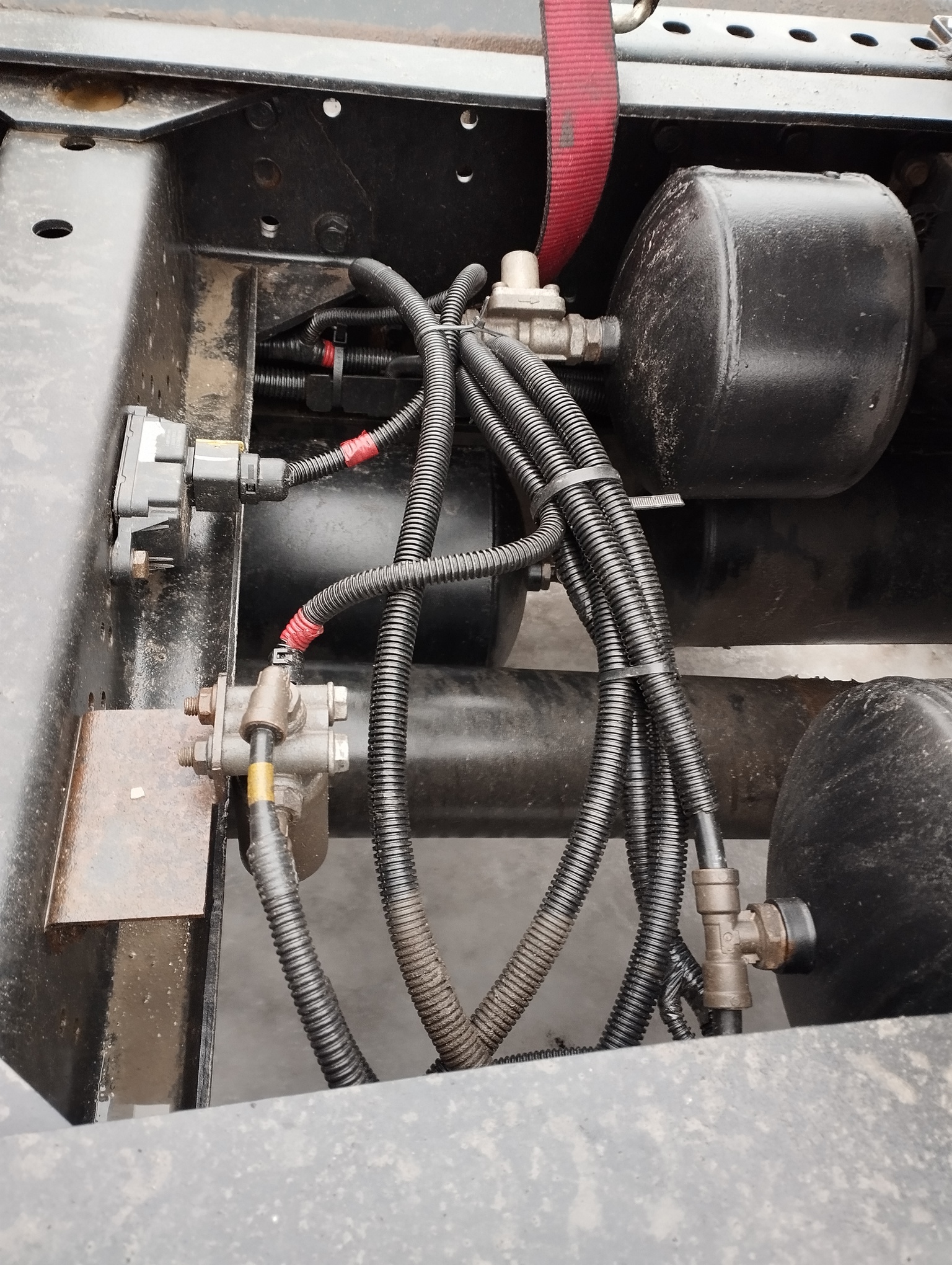 Седельный тягач КАМАЗ 5490-801-DC (газодизель) 2021 г. - фото 34