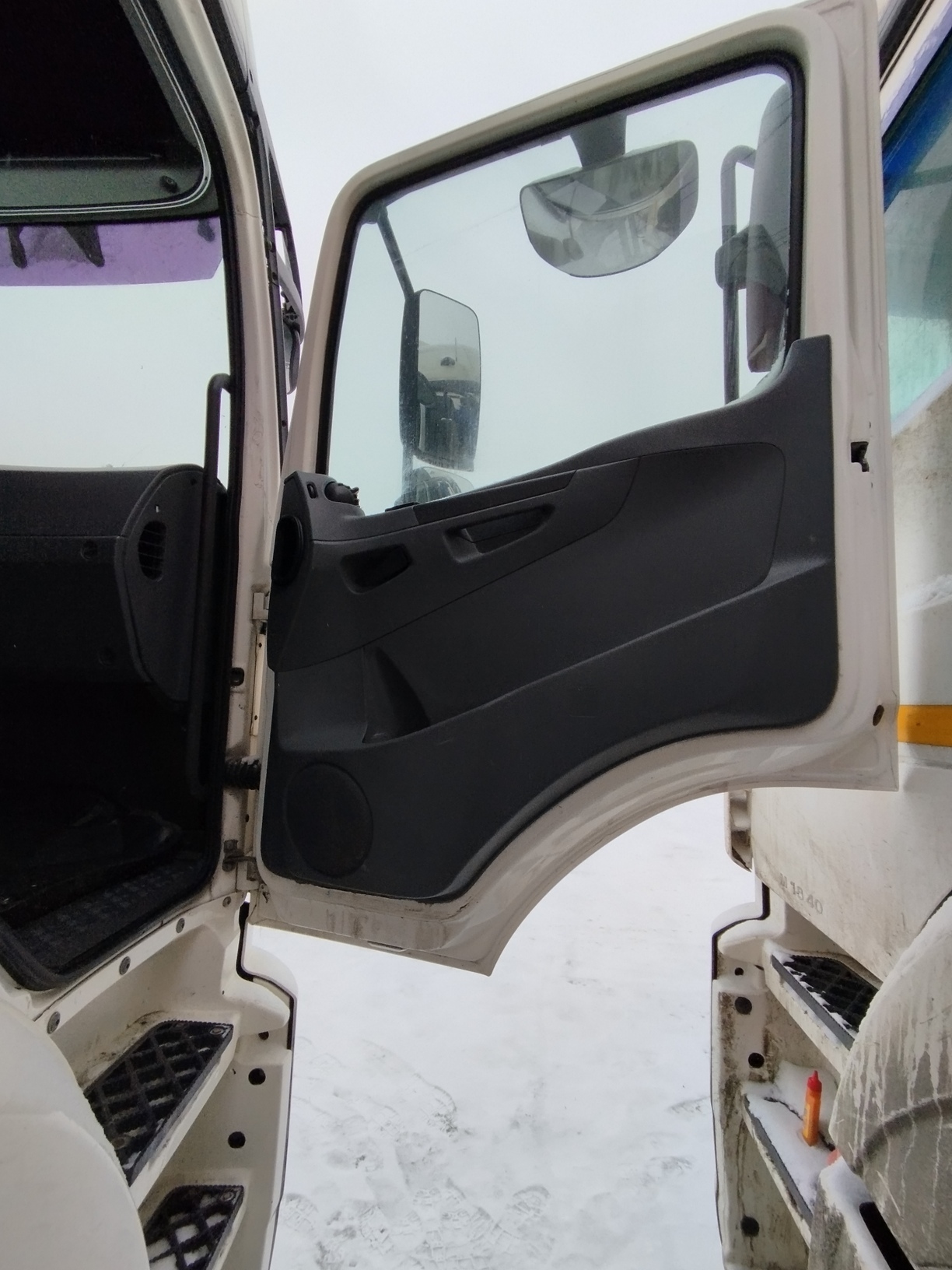 Седельный тягач КАМАЗ 5490-801-DC (газодизель) 2021 г. - фото 8