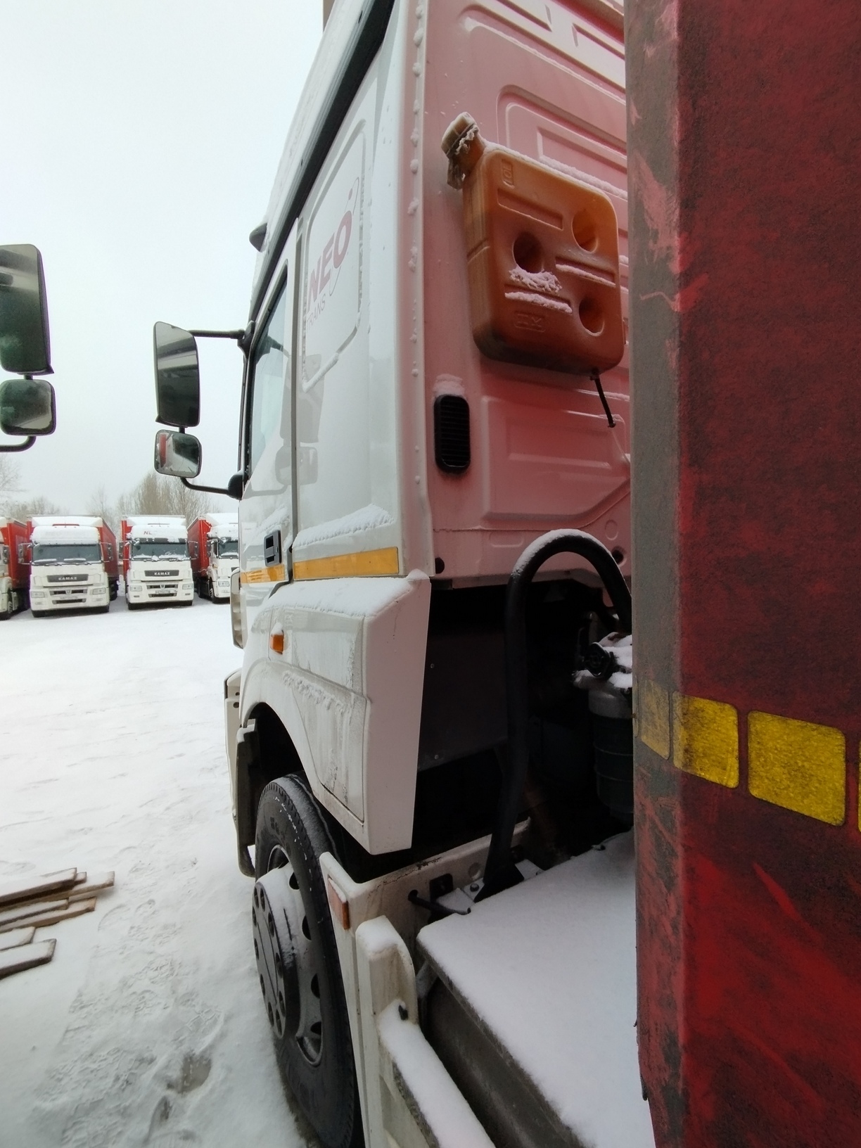 Седельный тягач КАМАЗ 5490-801-DC (газодизель) 2021 г. - фото 37