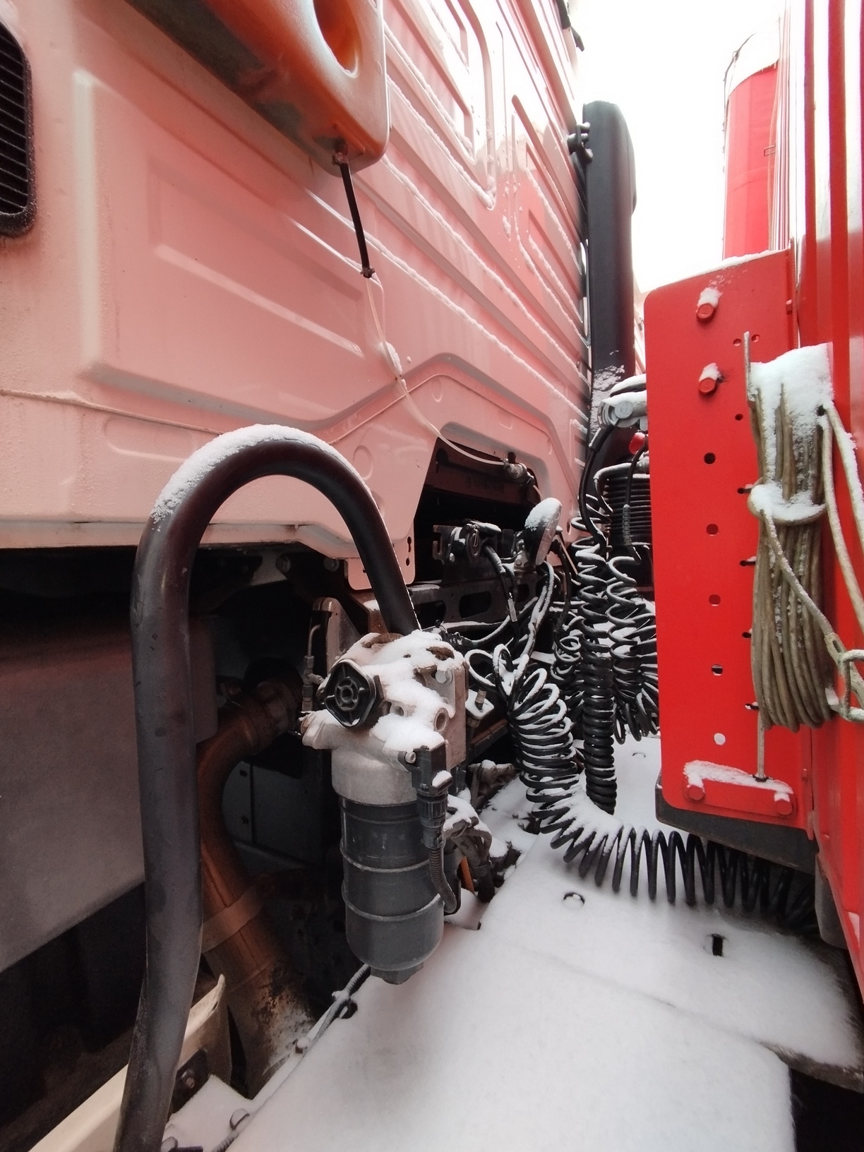 Седельный тягач КАМАЗ 5490-801-DC (газодизель) 2021 г. - фото 38