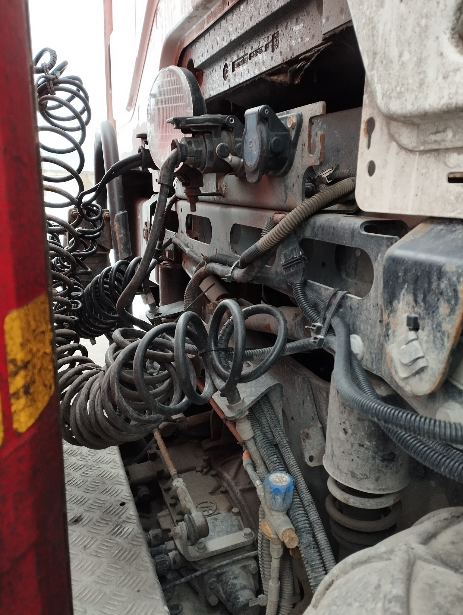 Седельный тягач КАМАЗ 5490-801-DC (газодизель) 2021 г. - фото 16