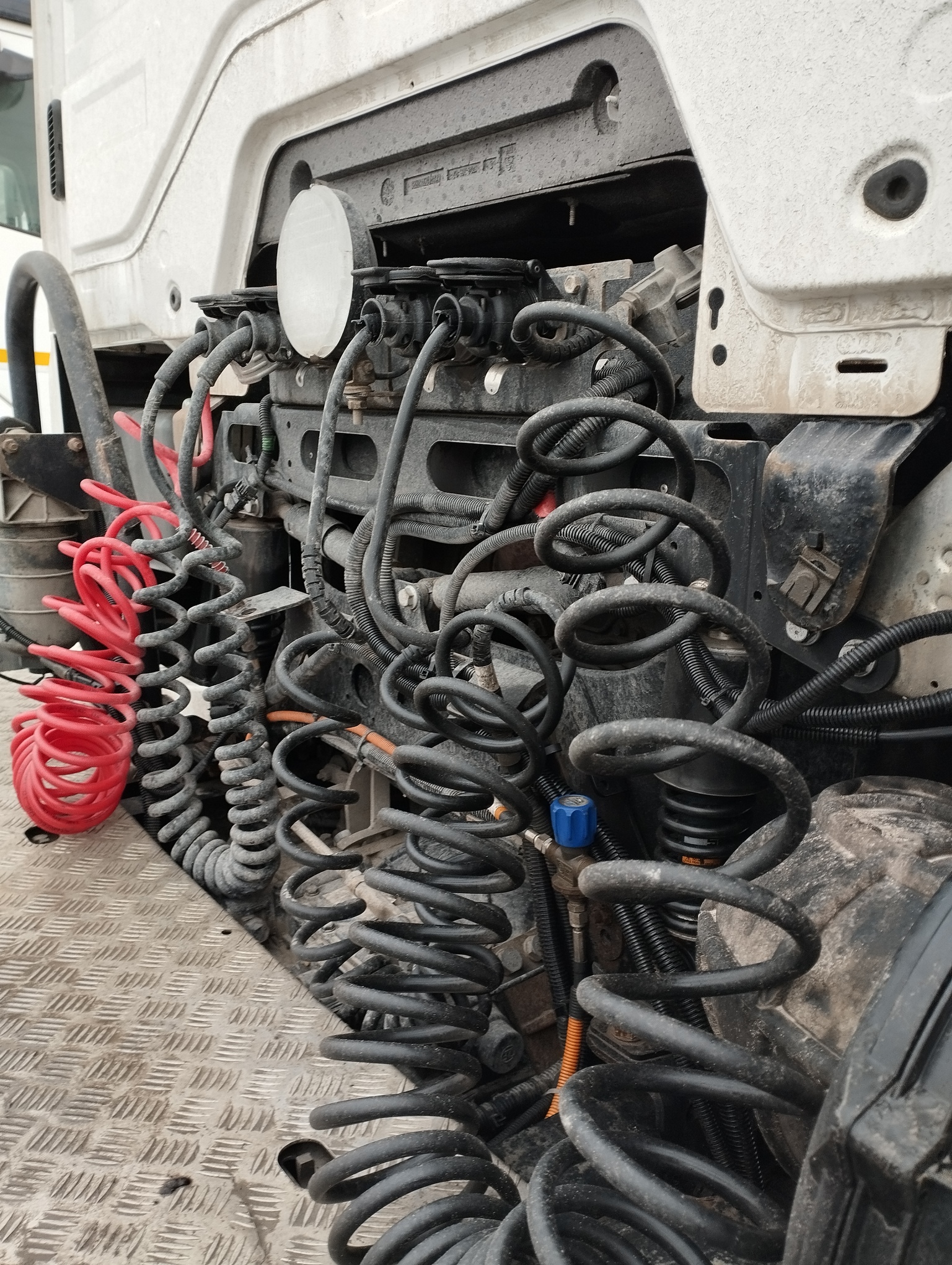 Седельный тягач КАМАЗ 5490-801-DC (газодизель) 2021 г. - фото 16