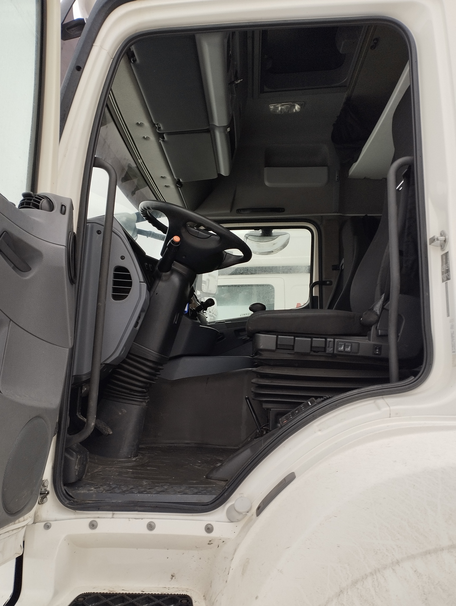 Седельный тягач КАМАЗ 5490-801-DC (газодизель) 2021 г. - фото 39