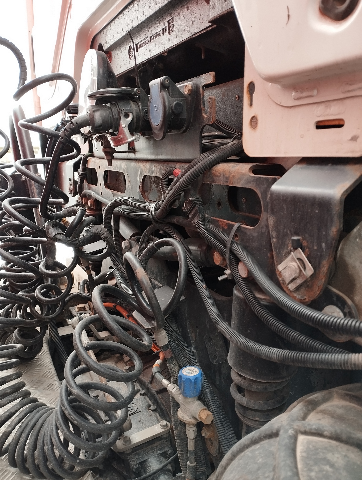 Седельный тягач КАМАЗ 5490-801-DC (газодизель) 2021 г. - фото 23