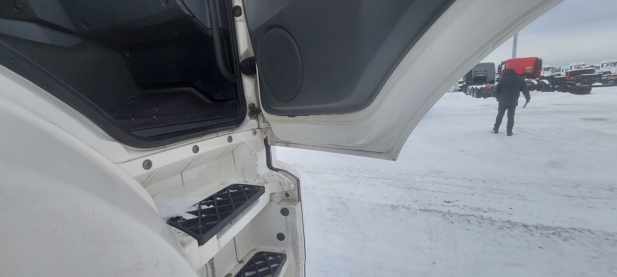 Седельный тягач КАМАЗ 5490-801-DC (газодизель) 2021 г. - фото 30