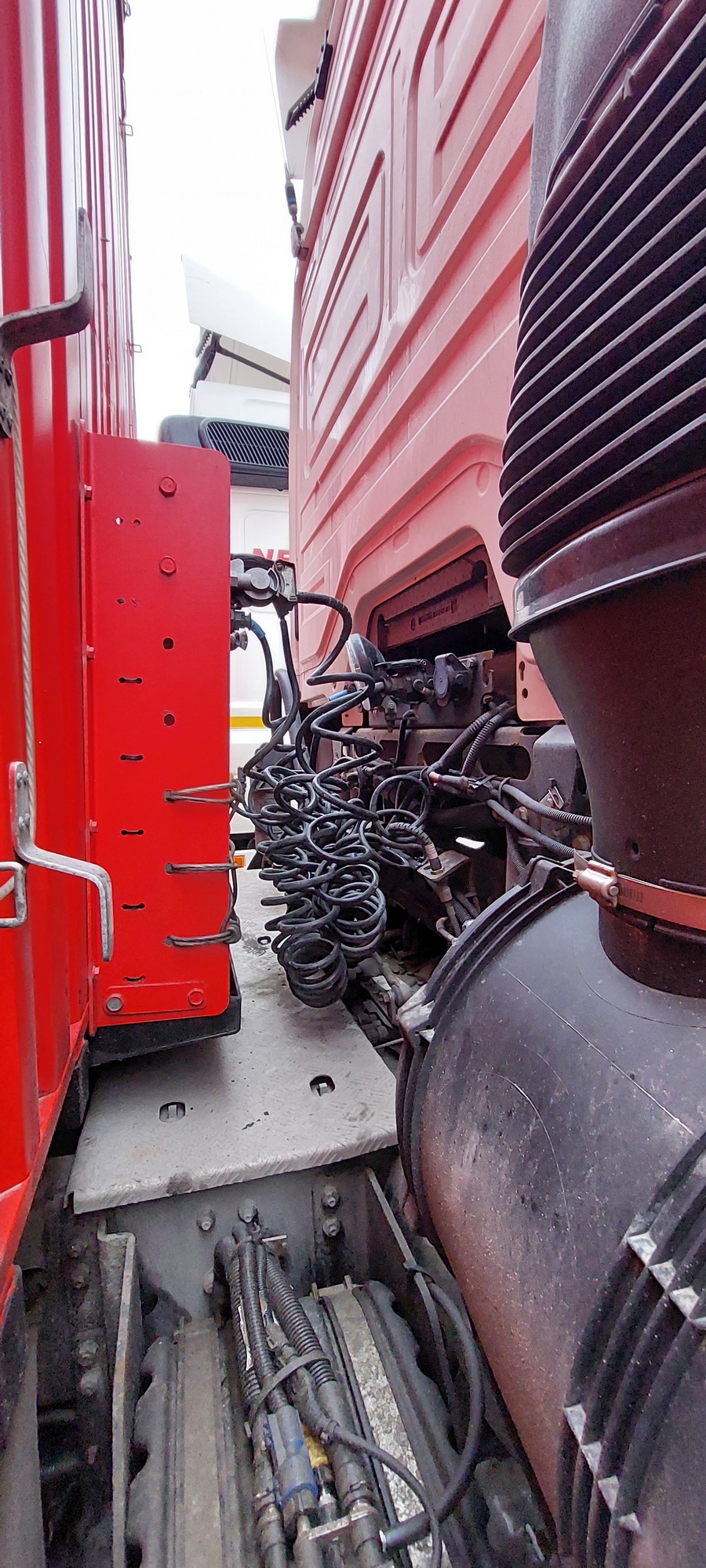 Седельный тягач КАМАЗ 5490-801-DC (газодизель) 2021 г. - фото 16