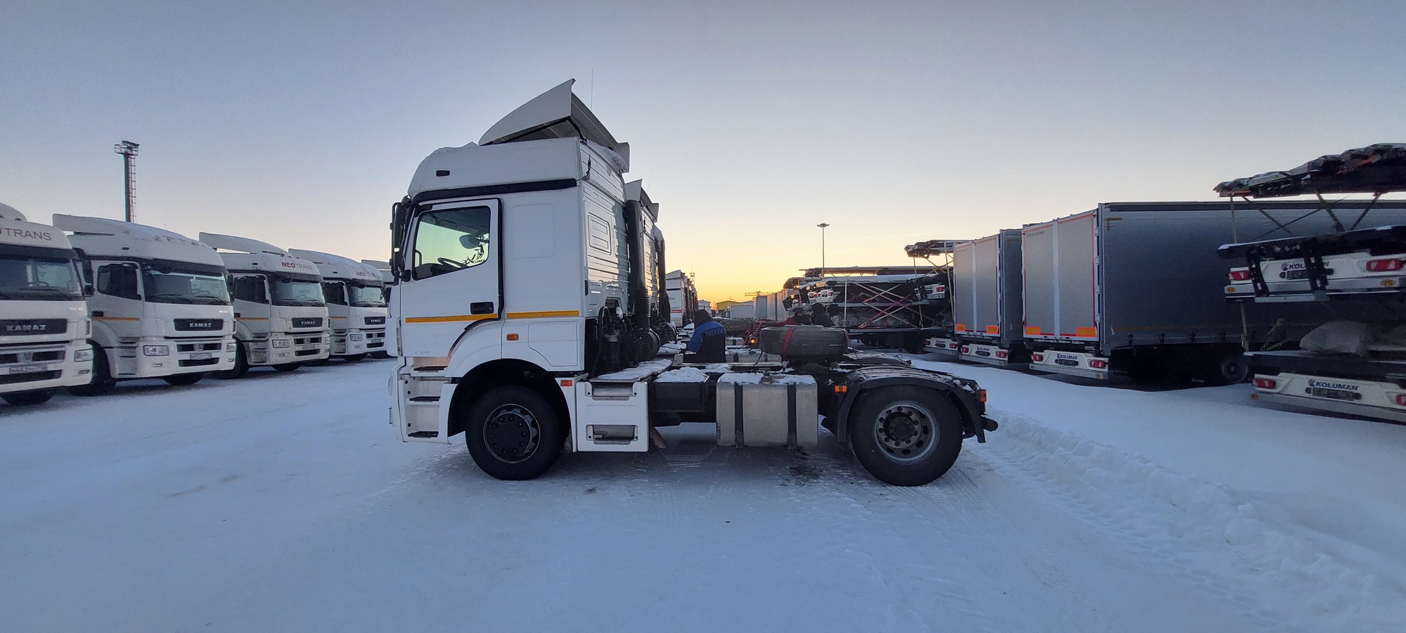 Седельный тягач КАМАЗ 5490-801-DC (газодизель) 2021 г. - фото 25