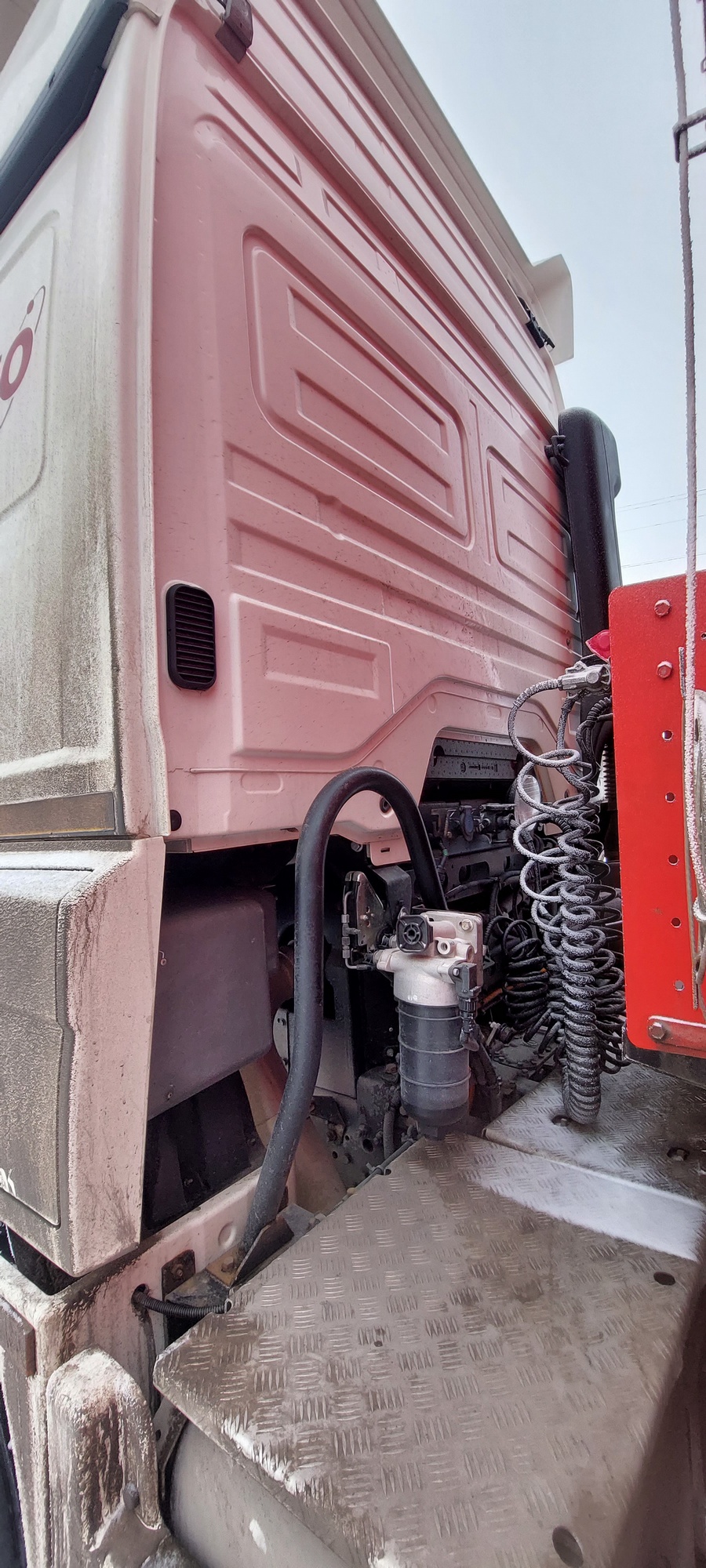 Седельный тягач КАМАЗ 5490-801-DC (газодизель) 2021 г. - фото 32