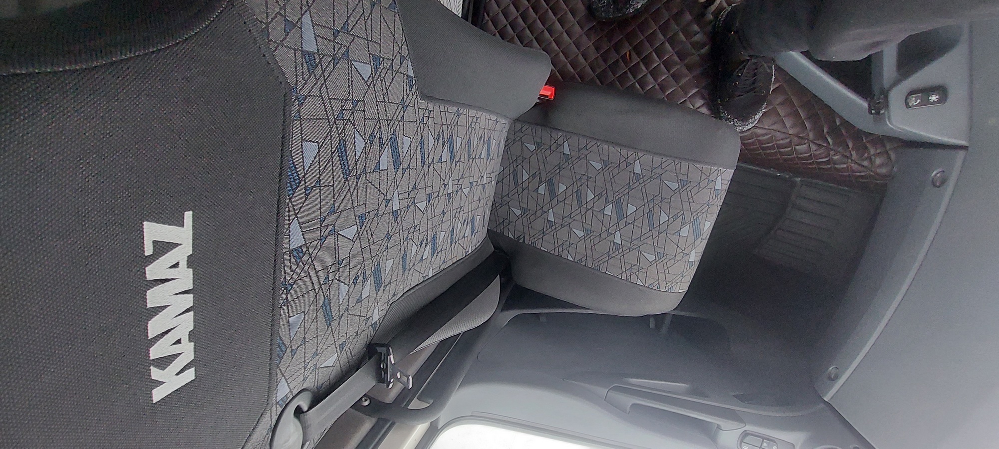 Седельный тягач КАМАЗ 5490-801-DC (газодизель) 2021 г. - фото 36