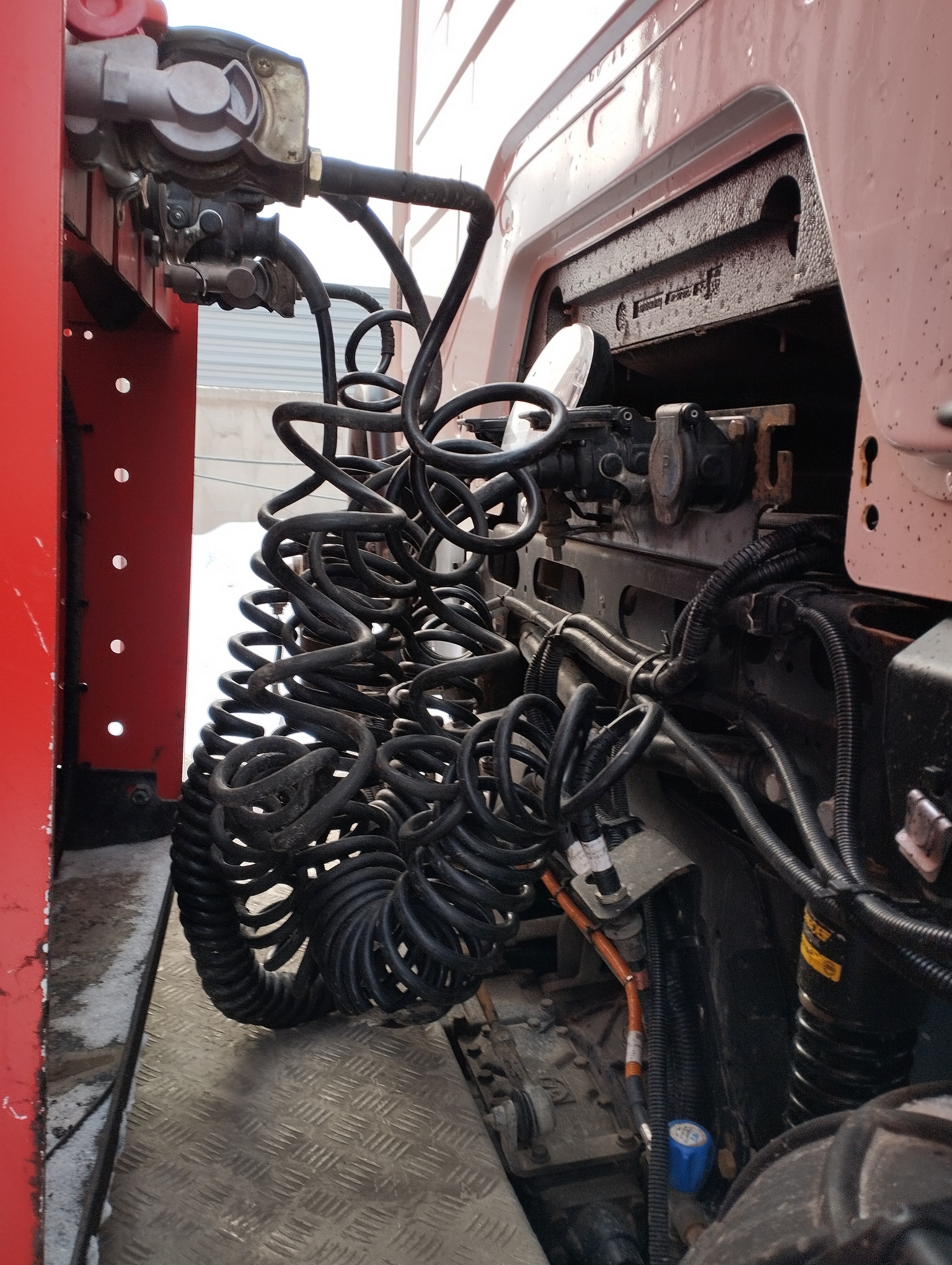 Седельный тягач КАМАЗ 5490-801-DC (газодизель) 2021 г. - фото 18