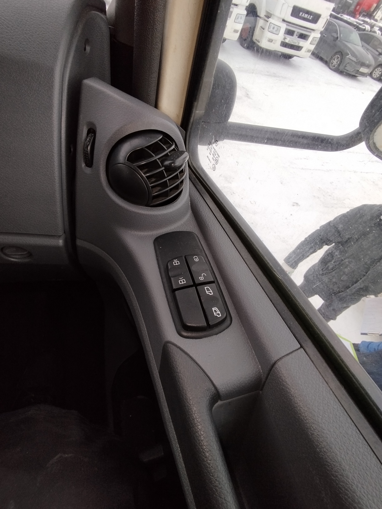 Седельный тягач КАМАЗ 5490-801-DC (газодизель) 2021 г. - фото 57