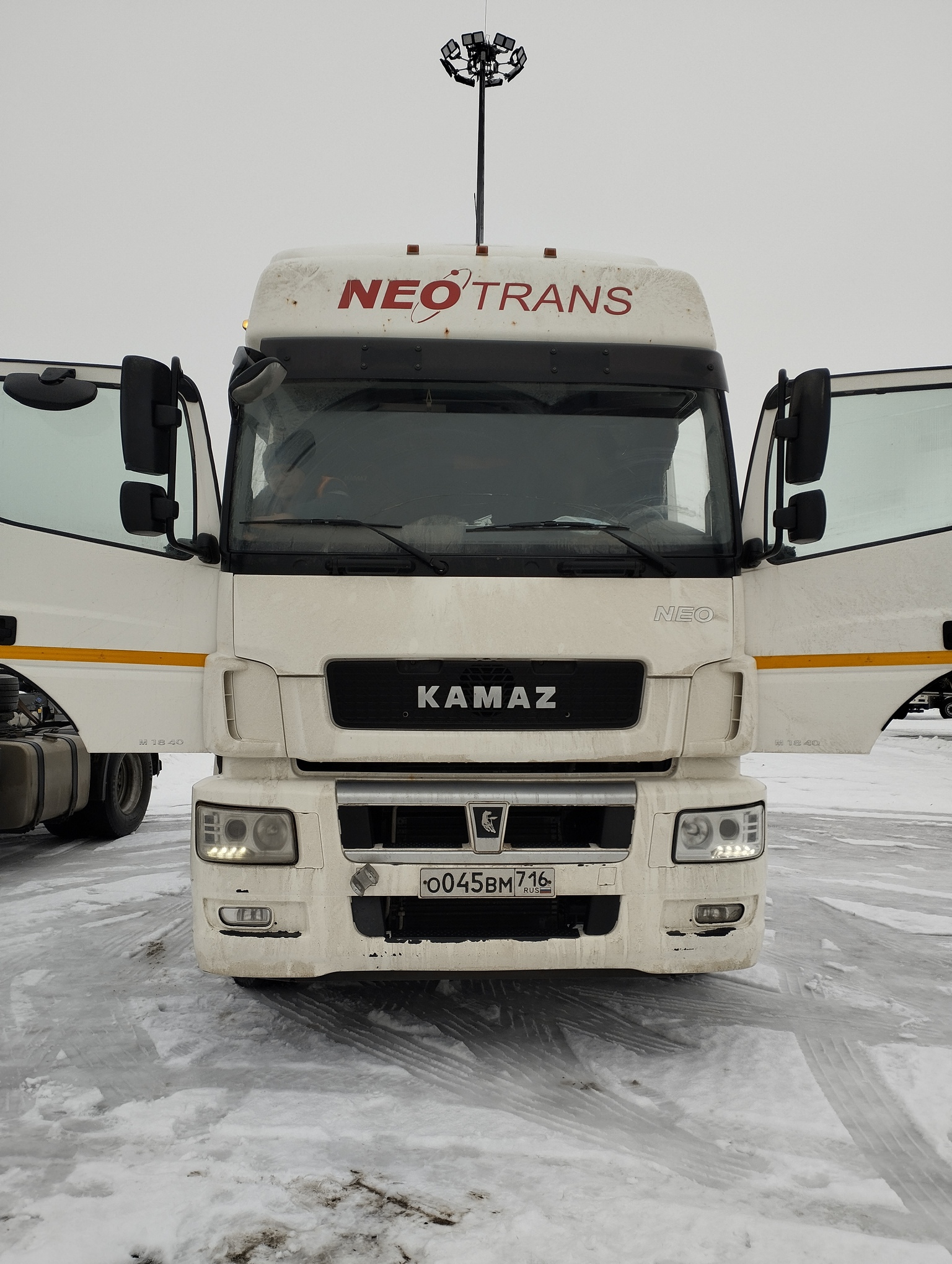 Седельный тягач КАМАЗ 5490-801-DC (газодизель) 2021 г.