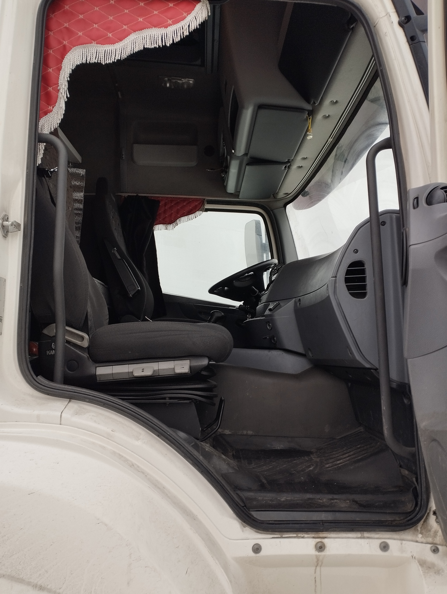 Седельный тягач КАМАЗ 5490-801-DC (газодизель) 2021 г. - фото 18