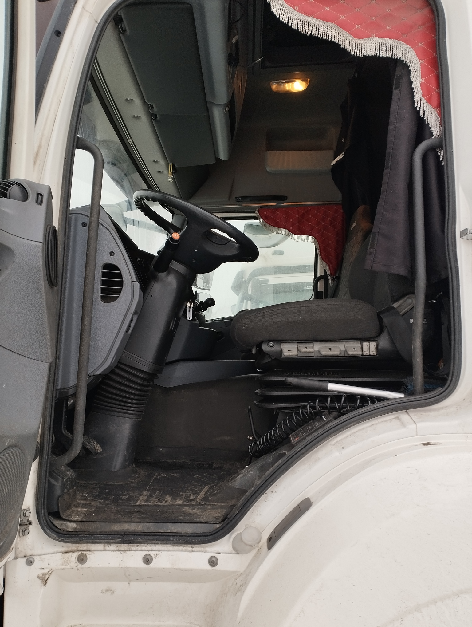 Седельный тягач КАМАЗ 5490-801-DC (газодизель) 2021 г. - фото 49