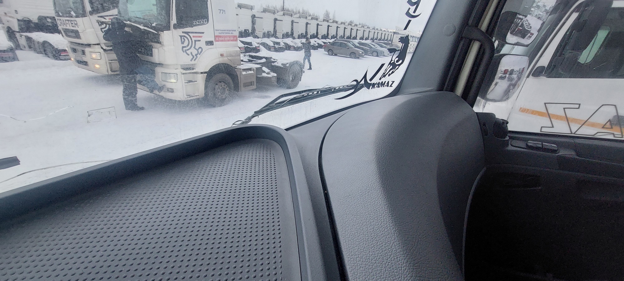 Седельный тягач КАМАЗ 5490-801-DC (газодизель) 2021 г. - фото 35