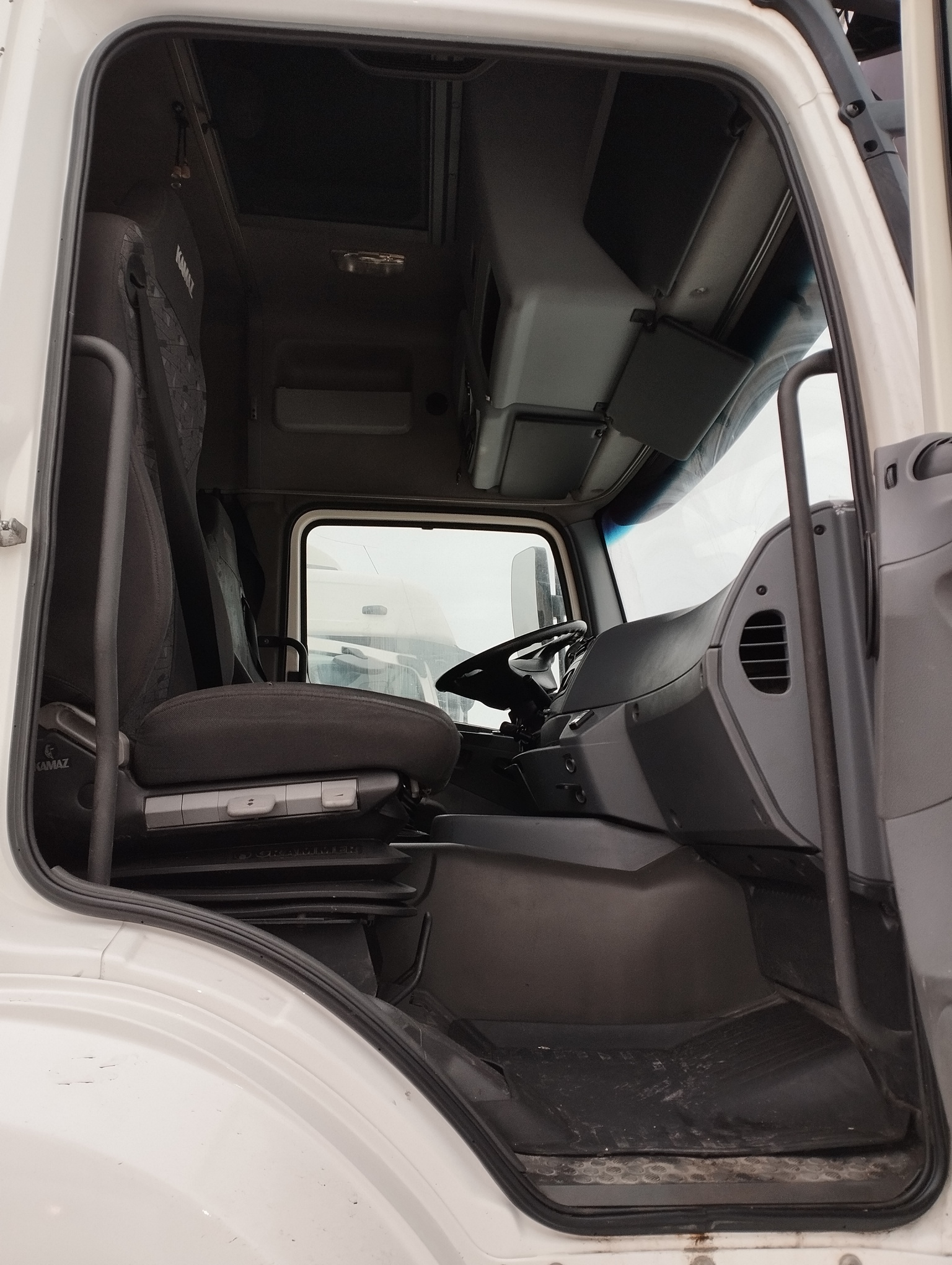 Седельный тягач КАМАЗ 5490-801-DC (газодизель) 2021 г. - фото 6