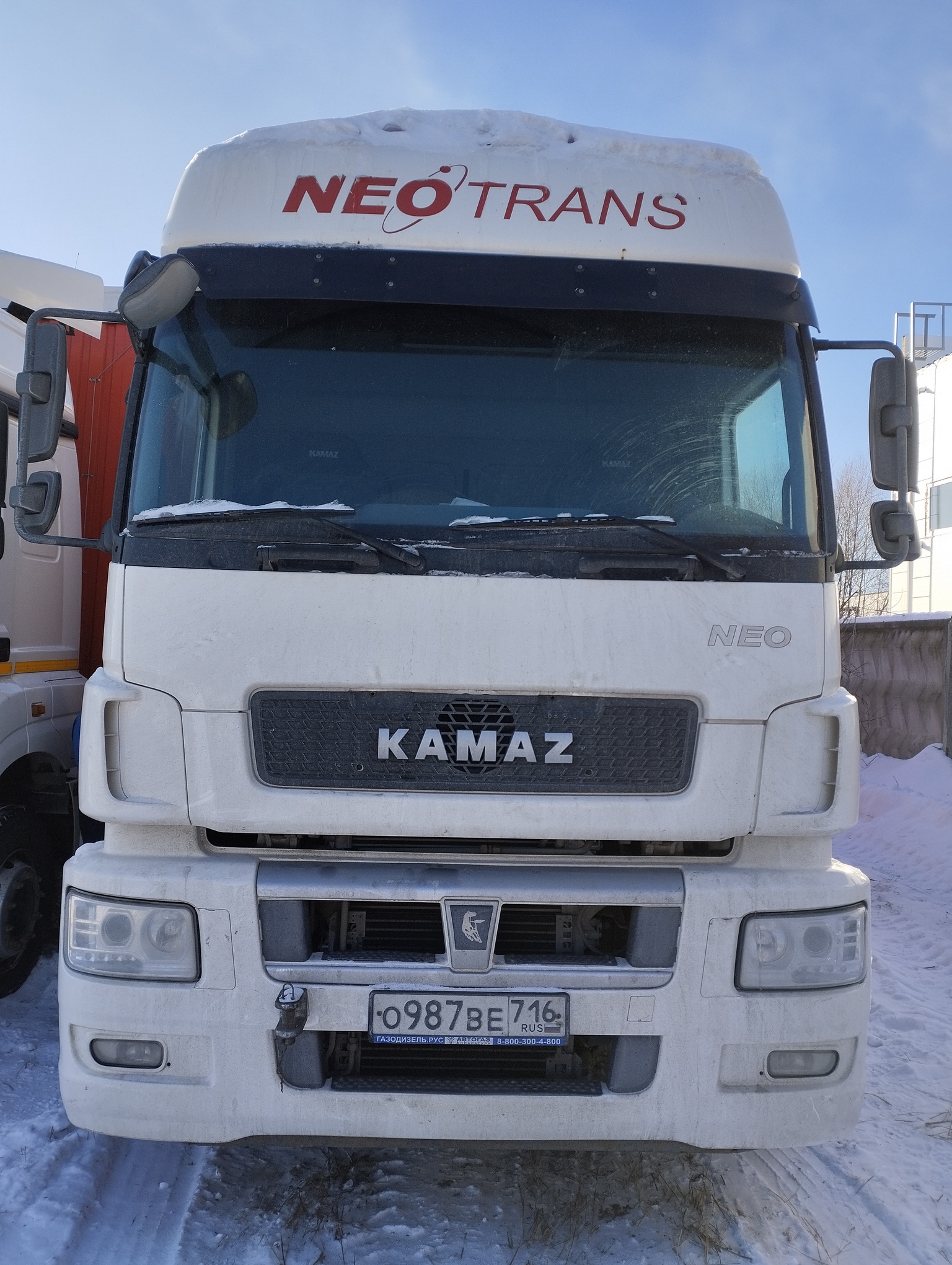 Седельный тягач КАМАЗ 5490-801-DC (газодизель) 2021 г.