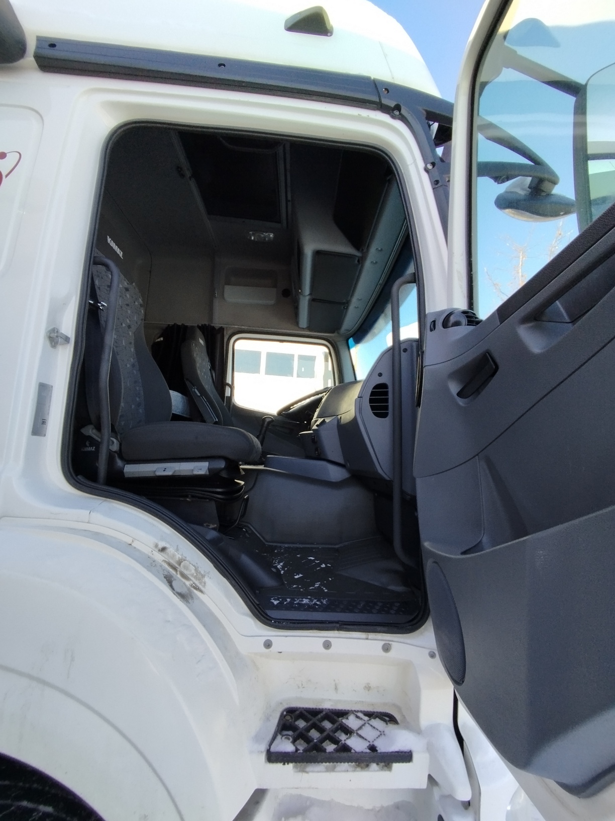 Седельный тягач КАМАЗ 5490-801-DC (газодизель) 2021 г. - фото 49