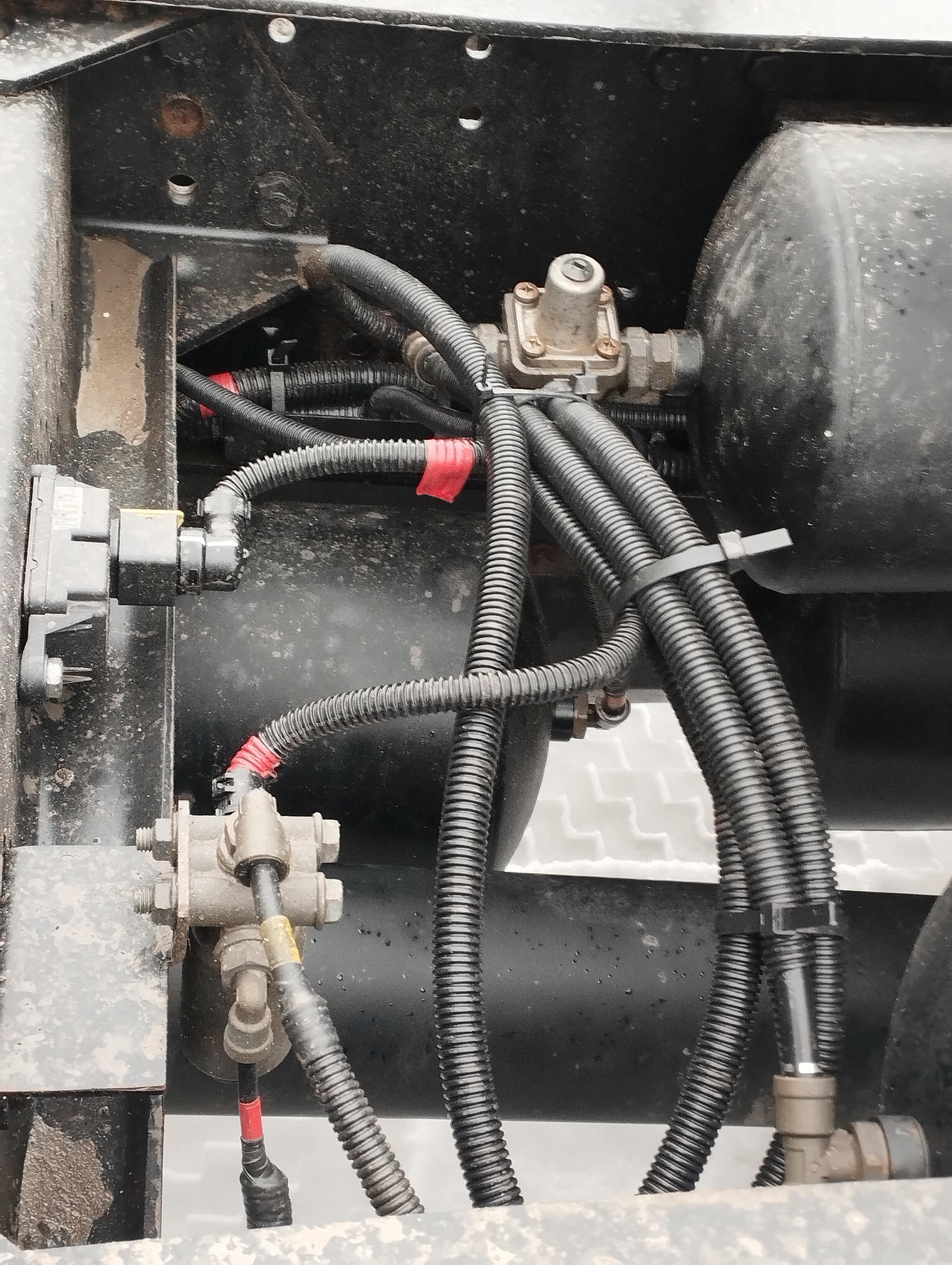 Седельный тягач КАМАЗ 5490-801-DC (газодизель) 2021 г. - фото 38