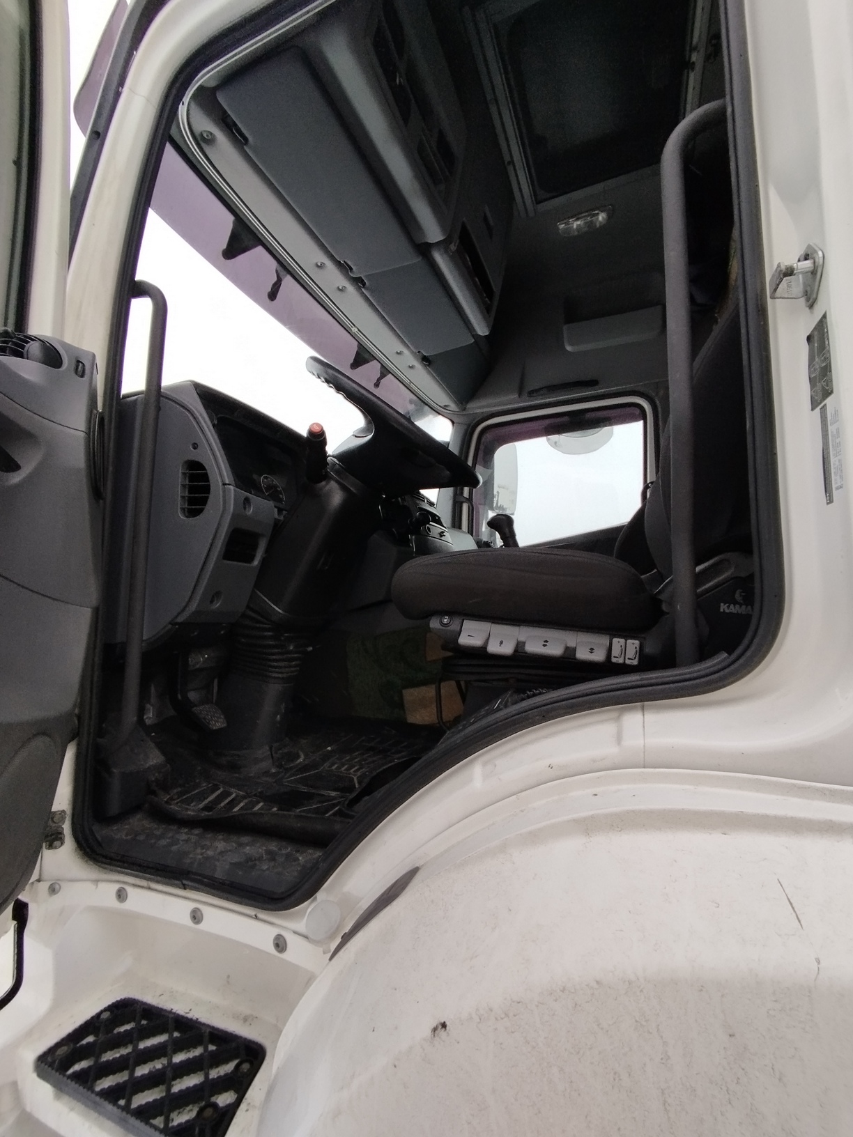 Седельный тягач КАМАЗ 5490-801-DC (газодизель) 2021 г. - фото 51