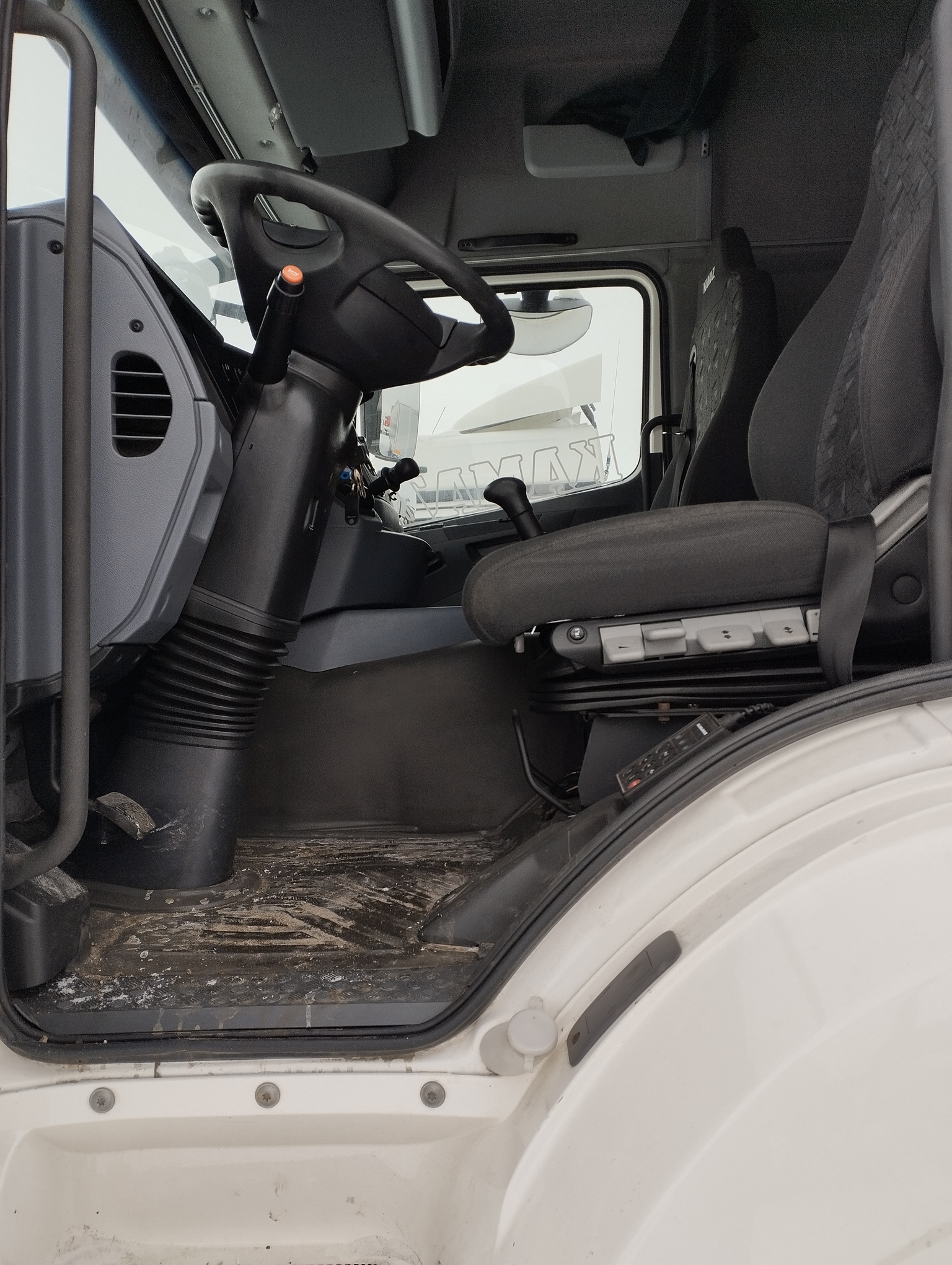 Седельный тягач КАМАЗ 5490-801-DC (газодизель) 2021 г. - фото 34