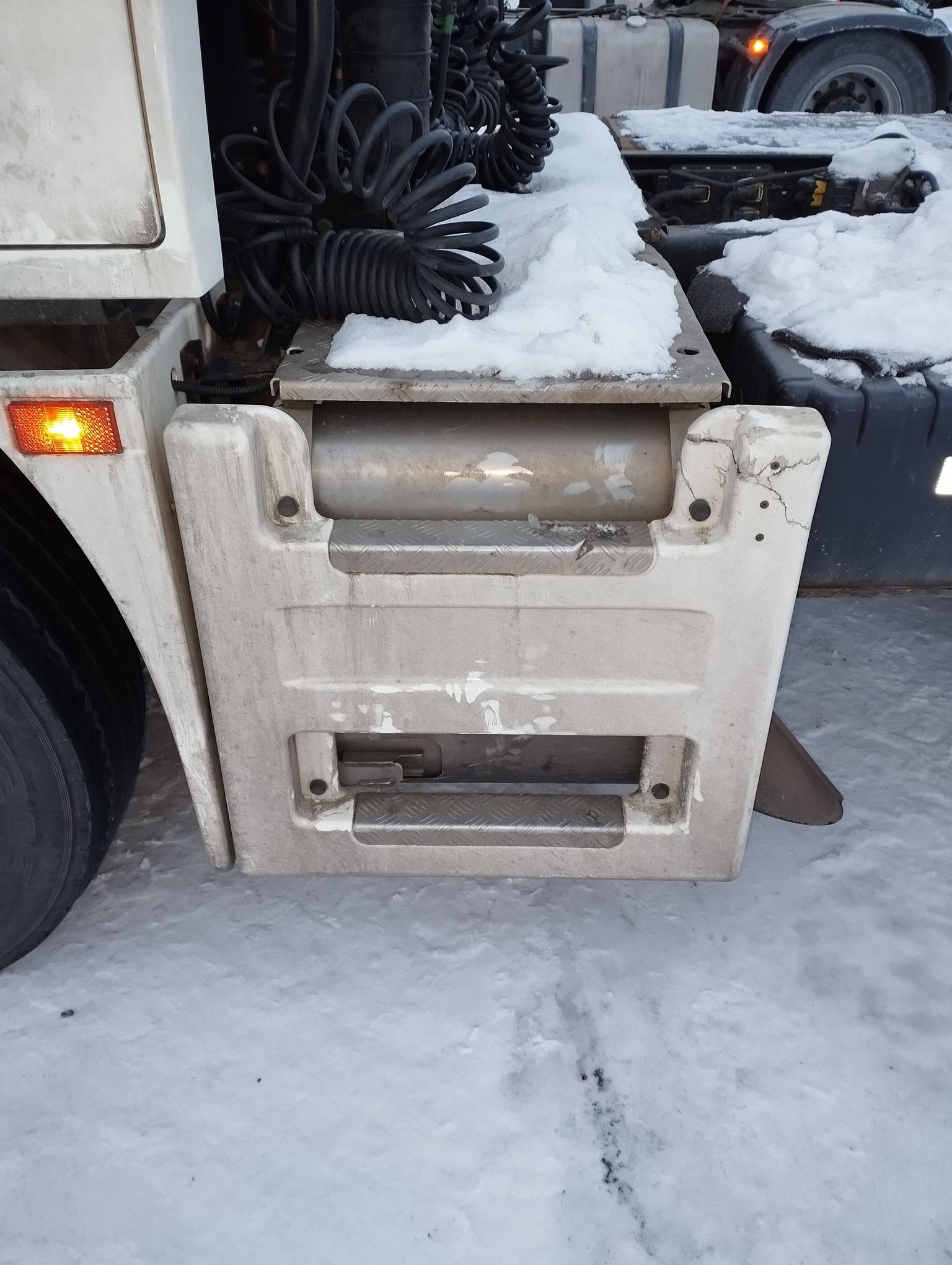 Седельный тягач КАМАЗ 5490-801-DC (газодизель) 2021 г. - фото 38