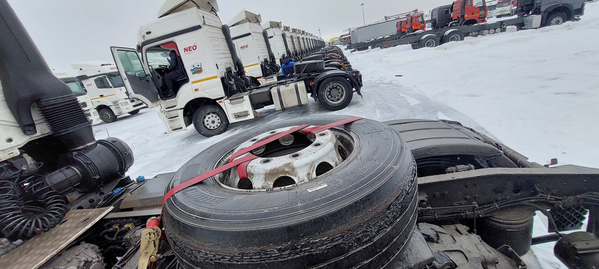 Седельный тягач КАМАЗ 5490-801-DC (газодизель) 2021 г. - фото 27