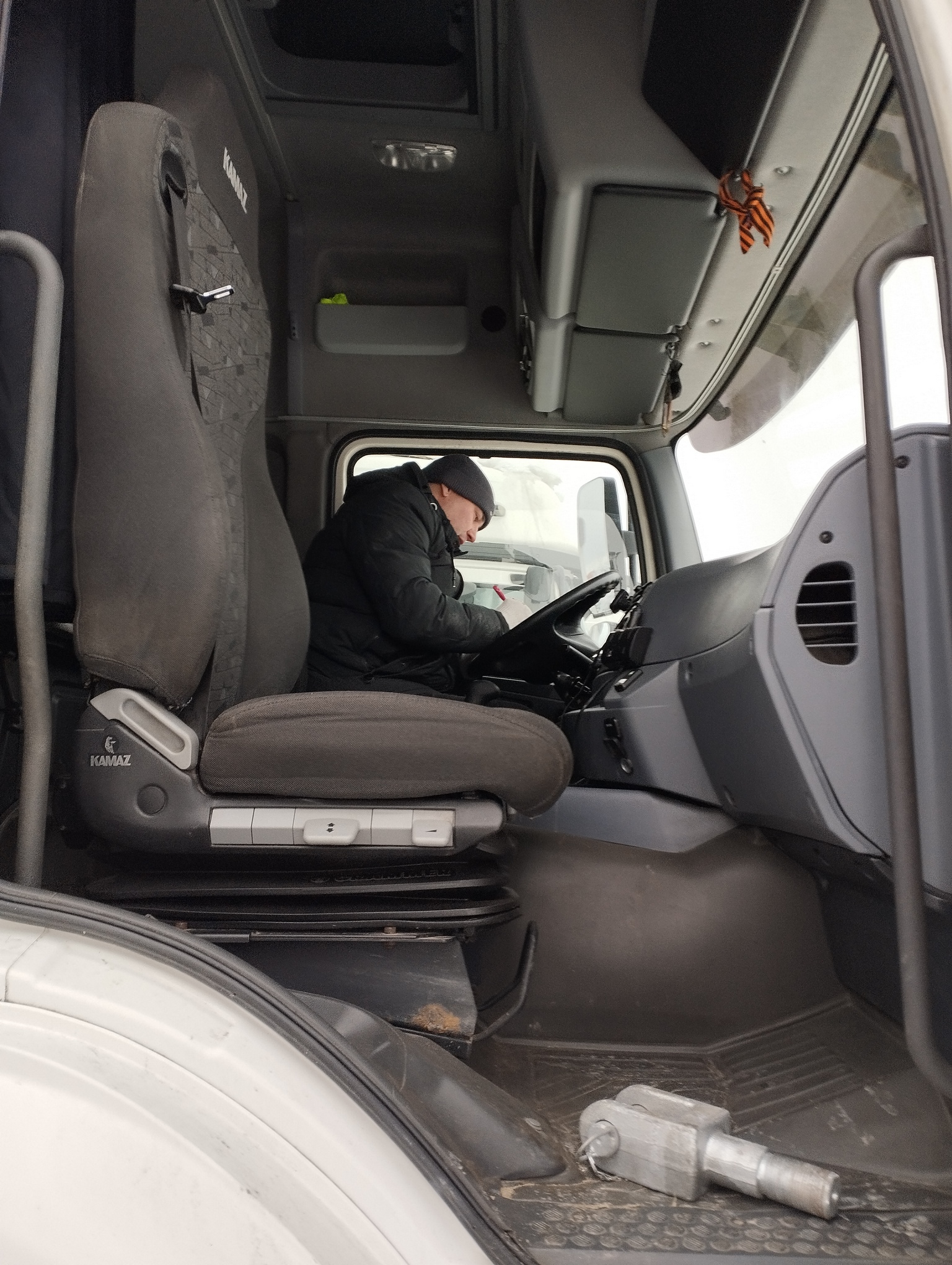 Седельный тягач КАМАЗ 5490-801-DC (газодизель) 2021 г. - фото 41