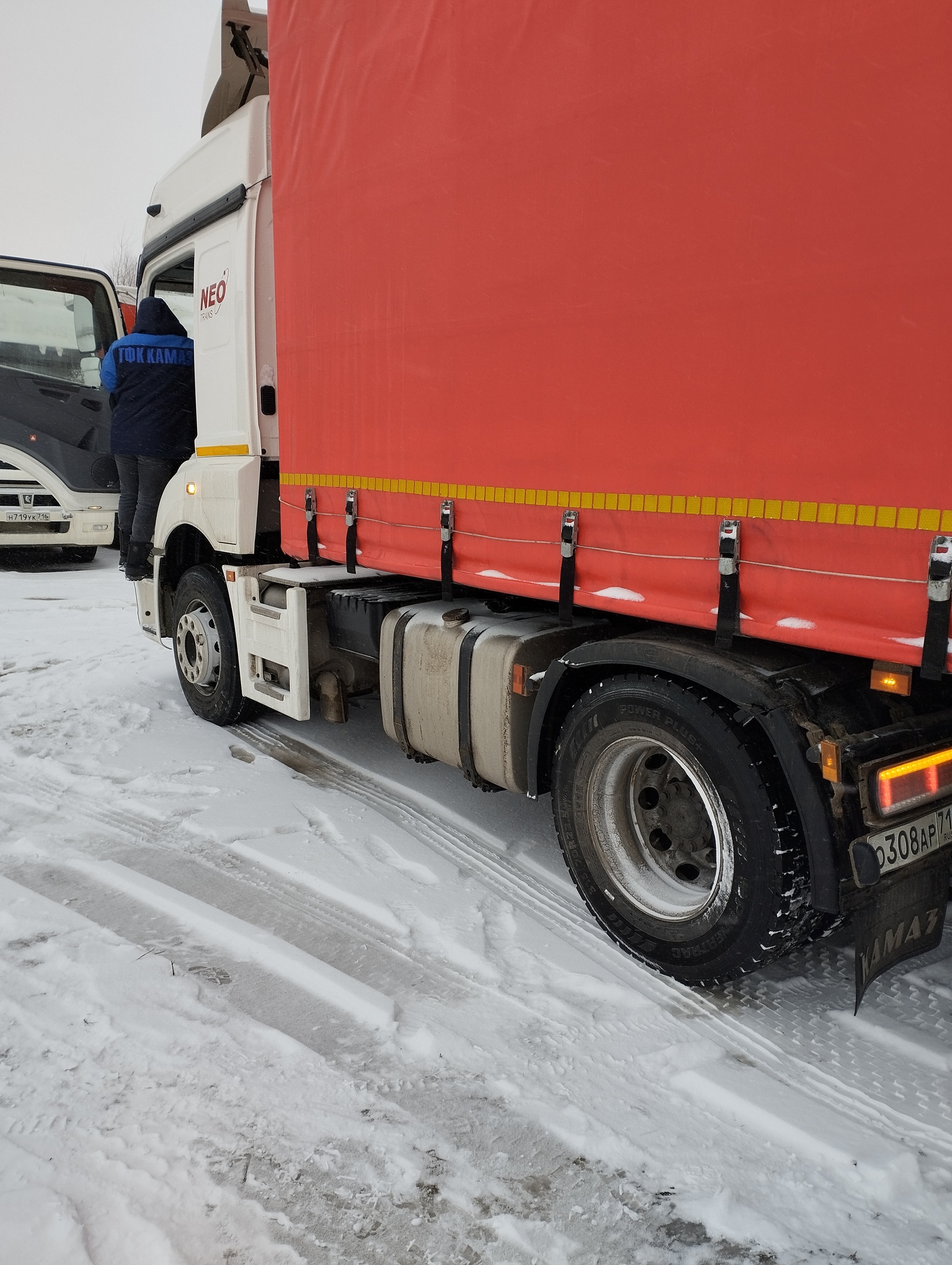 Седельный тягач КАМАЗ 5490-801-DC (газодизель) 2021 г. - фото 31